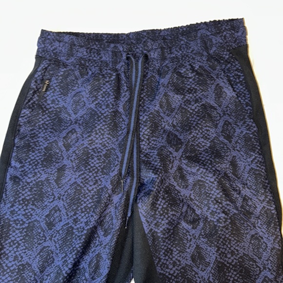 ATHLETA: Brooklyn jogger blue snake print - Picture 4 of 11